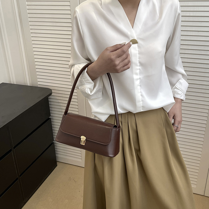 New Style Bag Women's 2023 Summer Fashion Retro Underarm Bag Fashionable Niche Portable Shoulder Bag Popular Baguette Bag