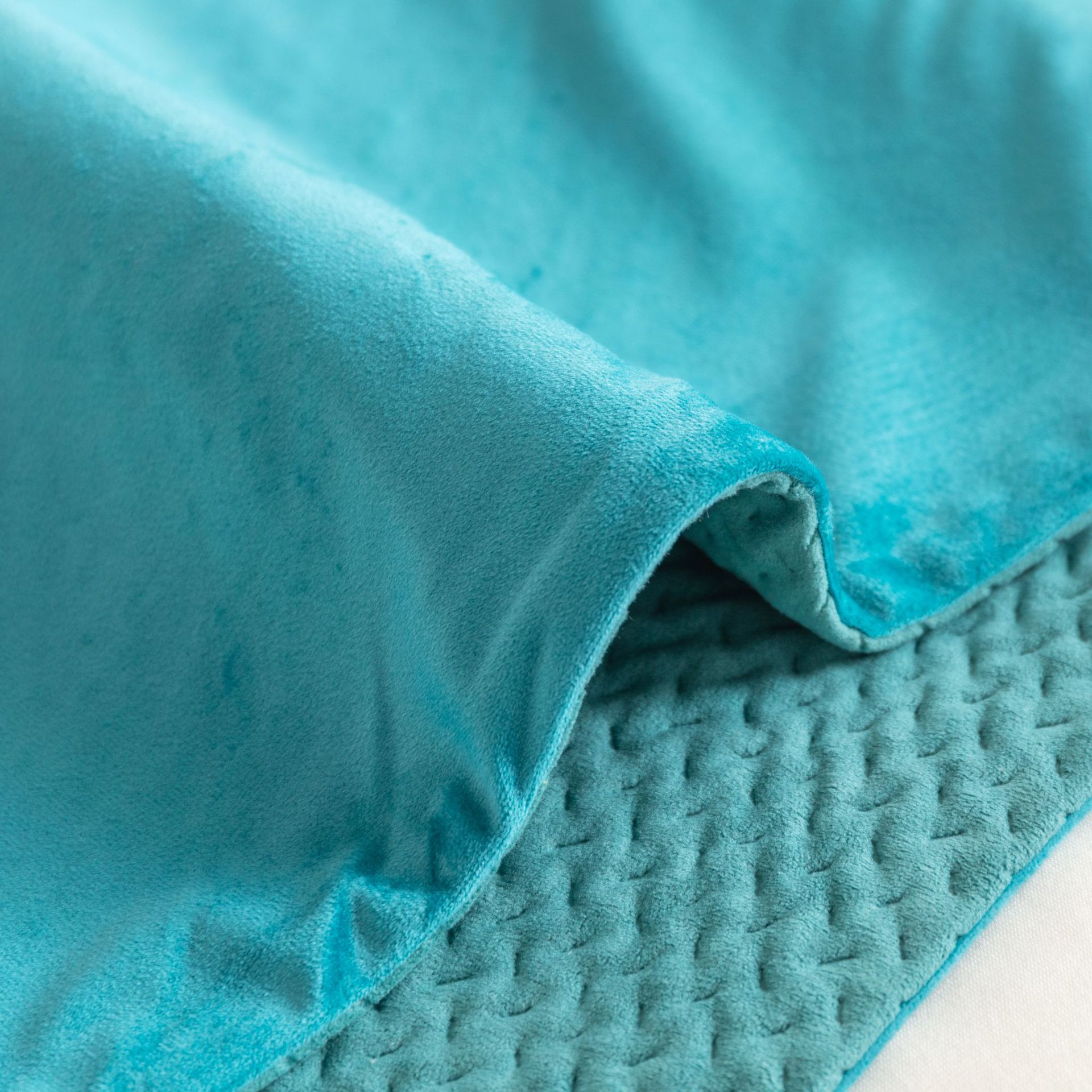 Factory direct supply of Dutch velvet irregular striped hotel homestay hotel bed towel bed flag
