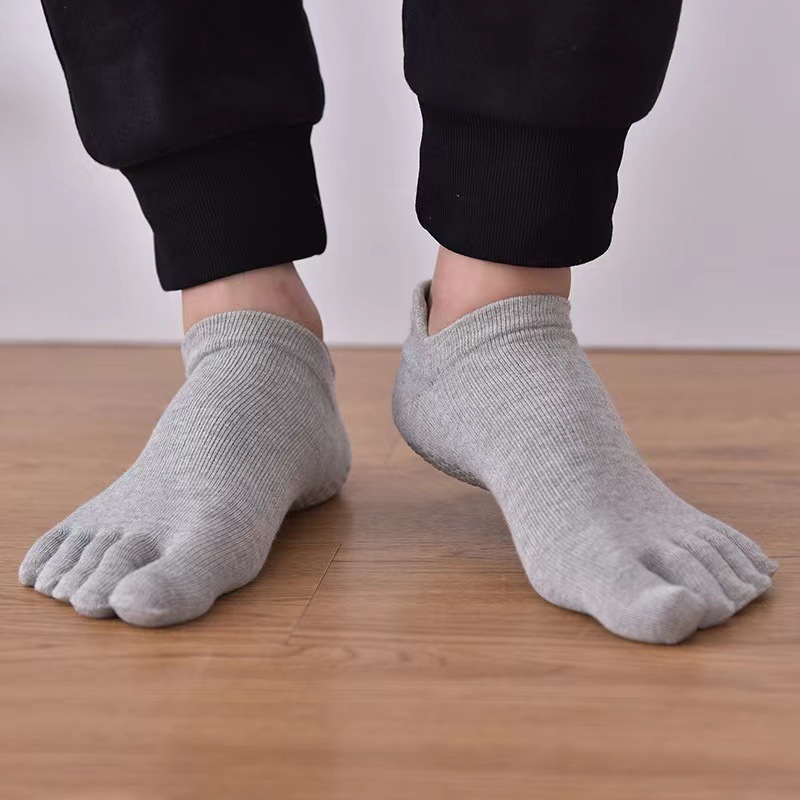 Factory spot wholesale men's Pilates yoga socks long tube dispensing five-finger socks fitness sports low five-toe socks