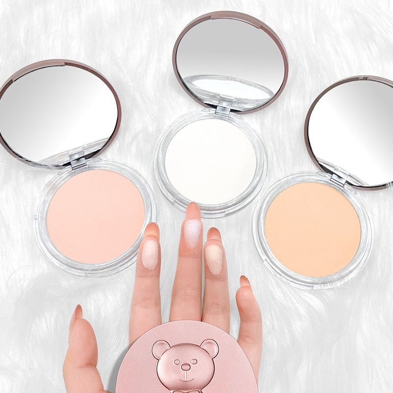 CACE Bear Soft Focus Fixed Makeup Powder Cake Concealer Holding Makeup Waterproof Not Easy to Take off Makeup Natural Powder Not Card Pattern Girl
