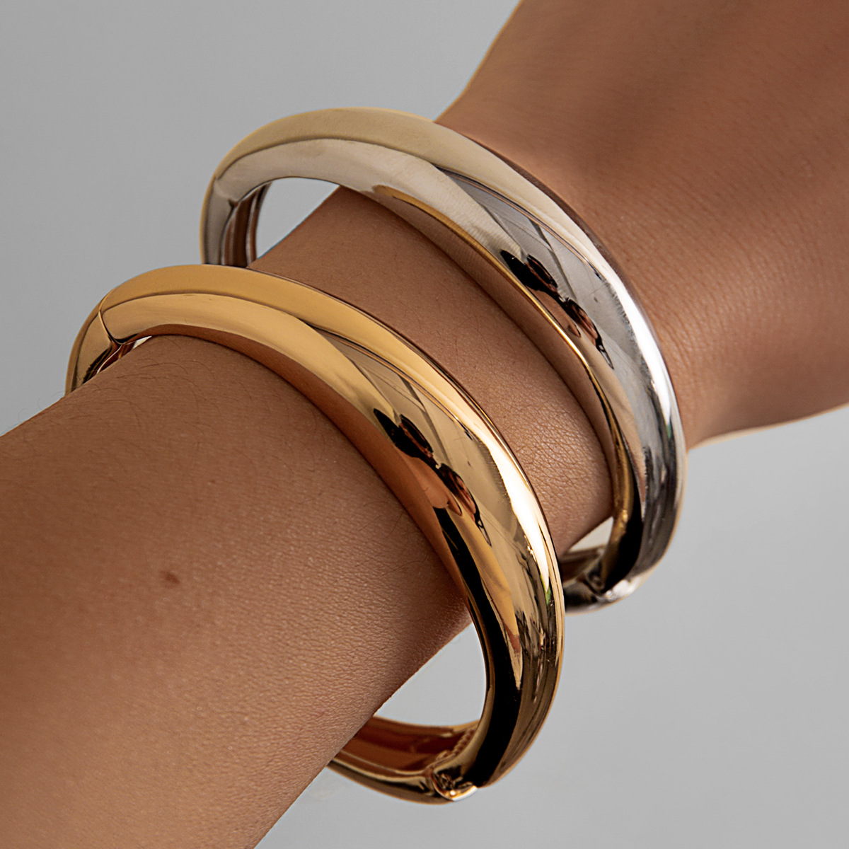 Jewelry fashion exaggerated metal arc plain ring bracelet bracelet wide surface multi-layer simple bracelet