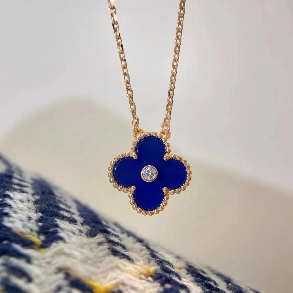 New titanium steel high clover fritillary pendant necklace female Net Red advanced design sense niche clavicle chain does not fade