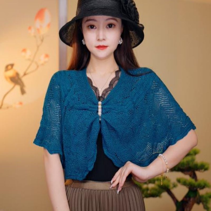 New Temperament Slimming Grid Color Hollow Knitted Sunscreen Shawl Air Conditioned Room Travel Shawl Shoulder Pad Cervical Spine Protection