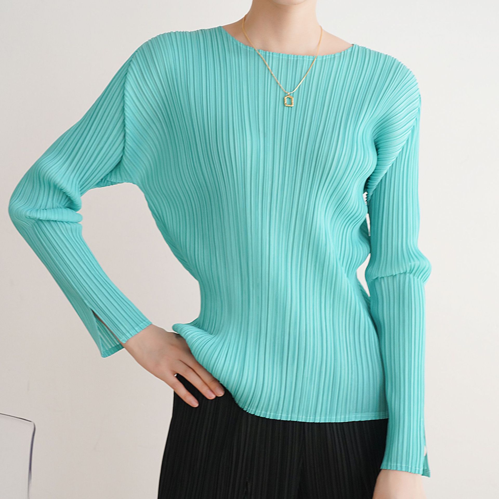 Manufacturer direct supply 2024 early spring high-end pleated round neck temperament commuter long-sleeved top T-shirt base shirt Pleats