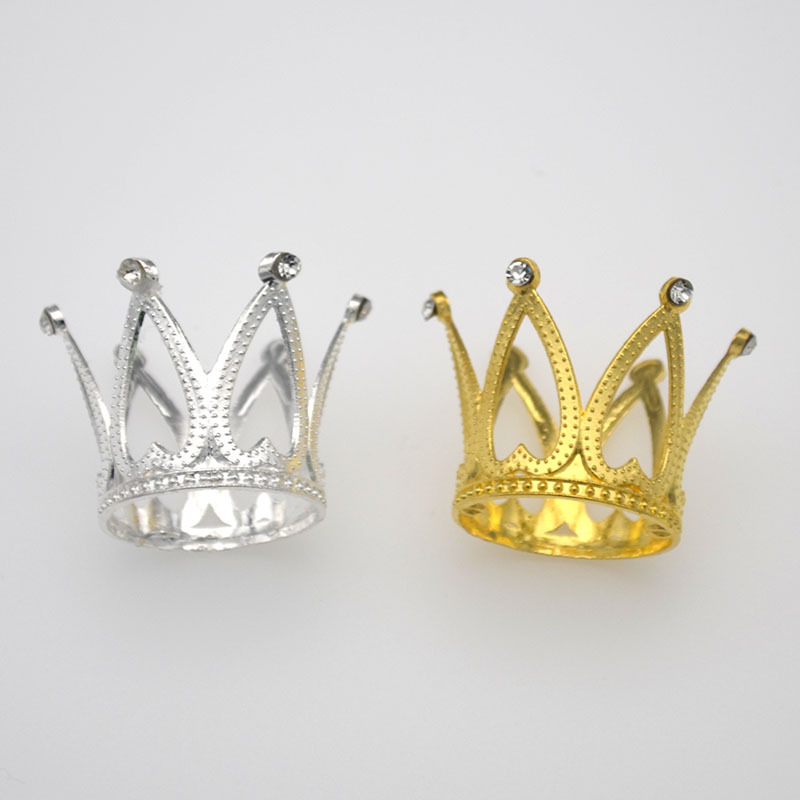 Factory direct supply birthday cake baking decoration zinc alloy children's small round crown mini crown decoration in stock