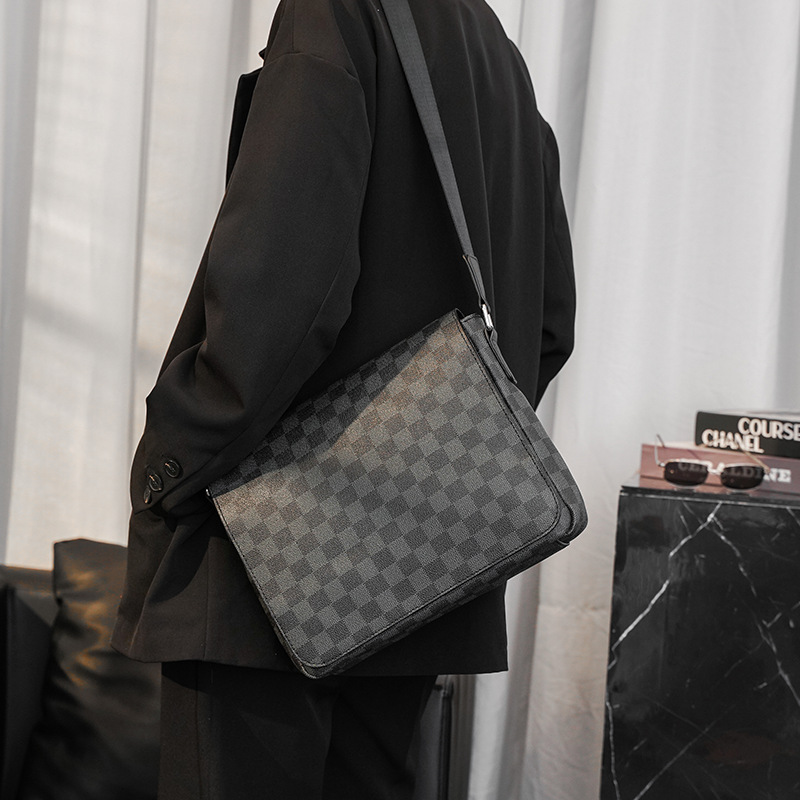 Wholesale men's new shoulder bag fashion messenger bag Street diagonal bag flip ipad File Bag Men's bag tide