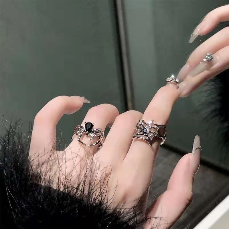 Dunkler Retro-Spinnnagelring mit schwarzem Edelstein, Nischendesign, hochwertiger, kalter Stil, offener Persönlichkeitsring_voghion.com