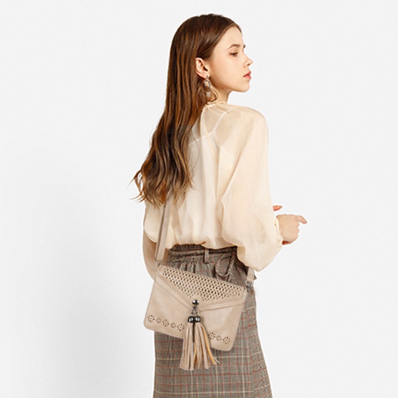 2023 new women's bag small tassel bag retro saddle bag fashion trendy shoulder bag simple messenger bag