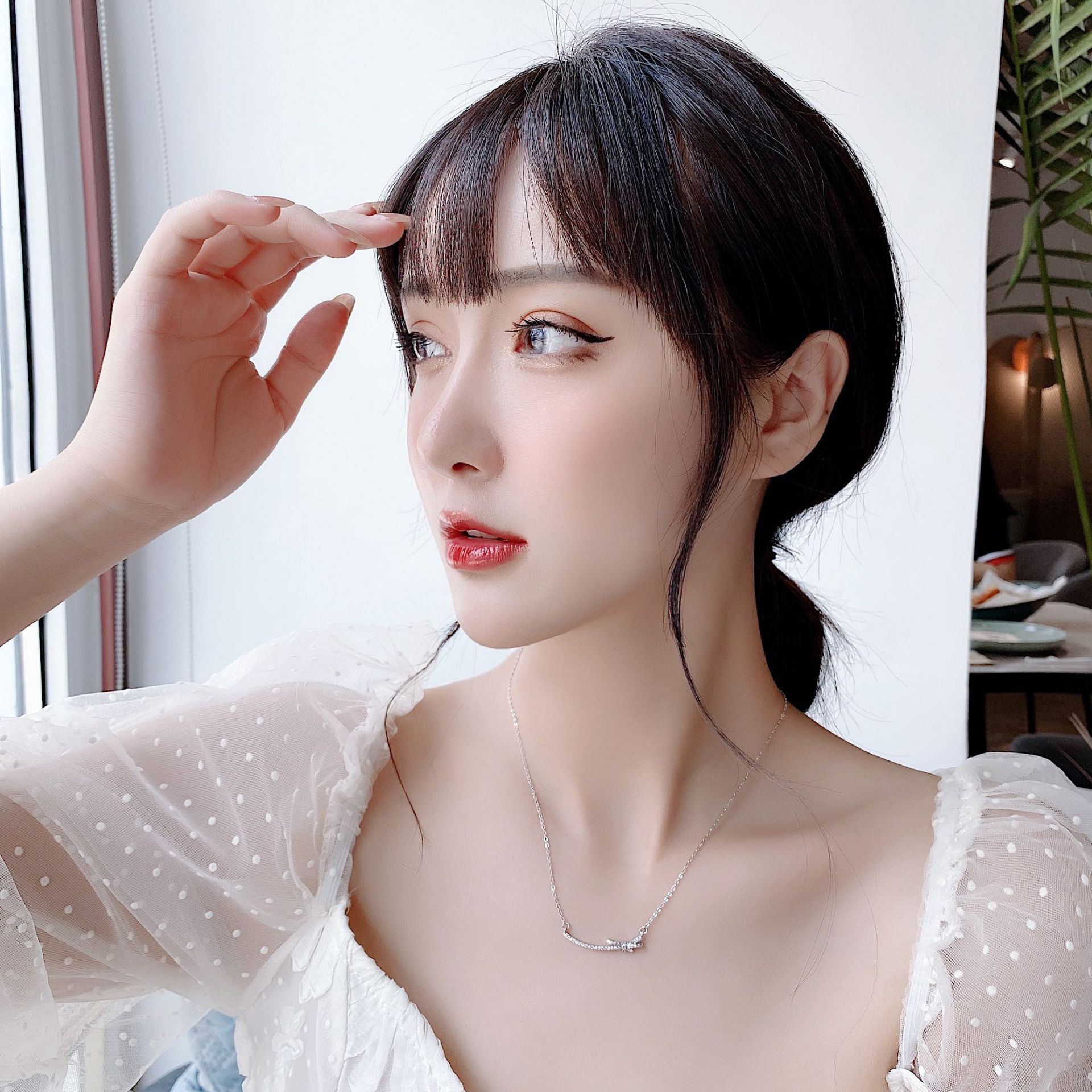 Singapore Same Necklace Women's Minority Design Light Luxury Fashion Smile Bowknot Simple Clavicle Chain Korean Version 