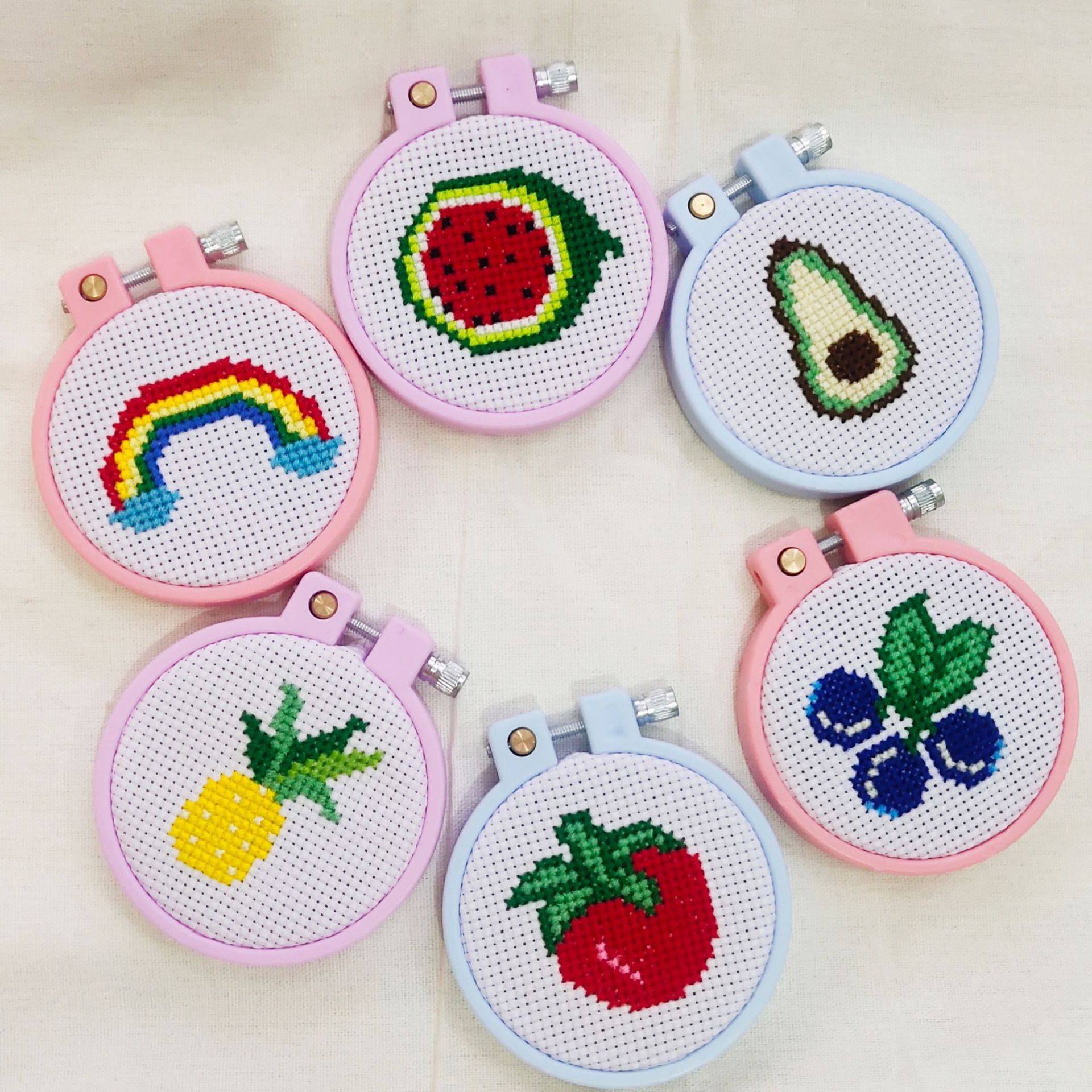 Small children's cross stitch material bag key chain backpack buckle material bag children's embroidery diy material bag