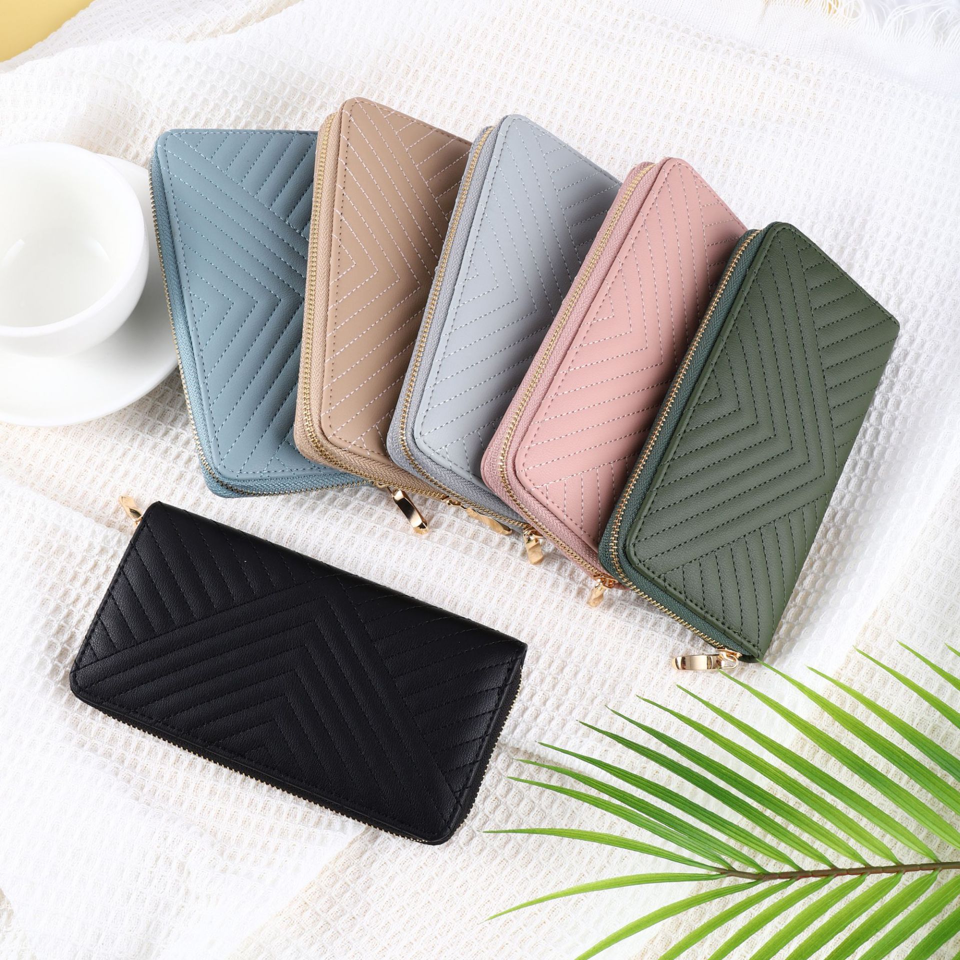 Long women's wallet zipper large capacity wallet clutch simple retro women's wallet wallet quilted wallet