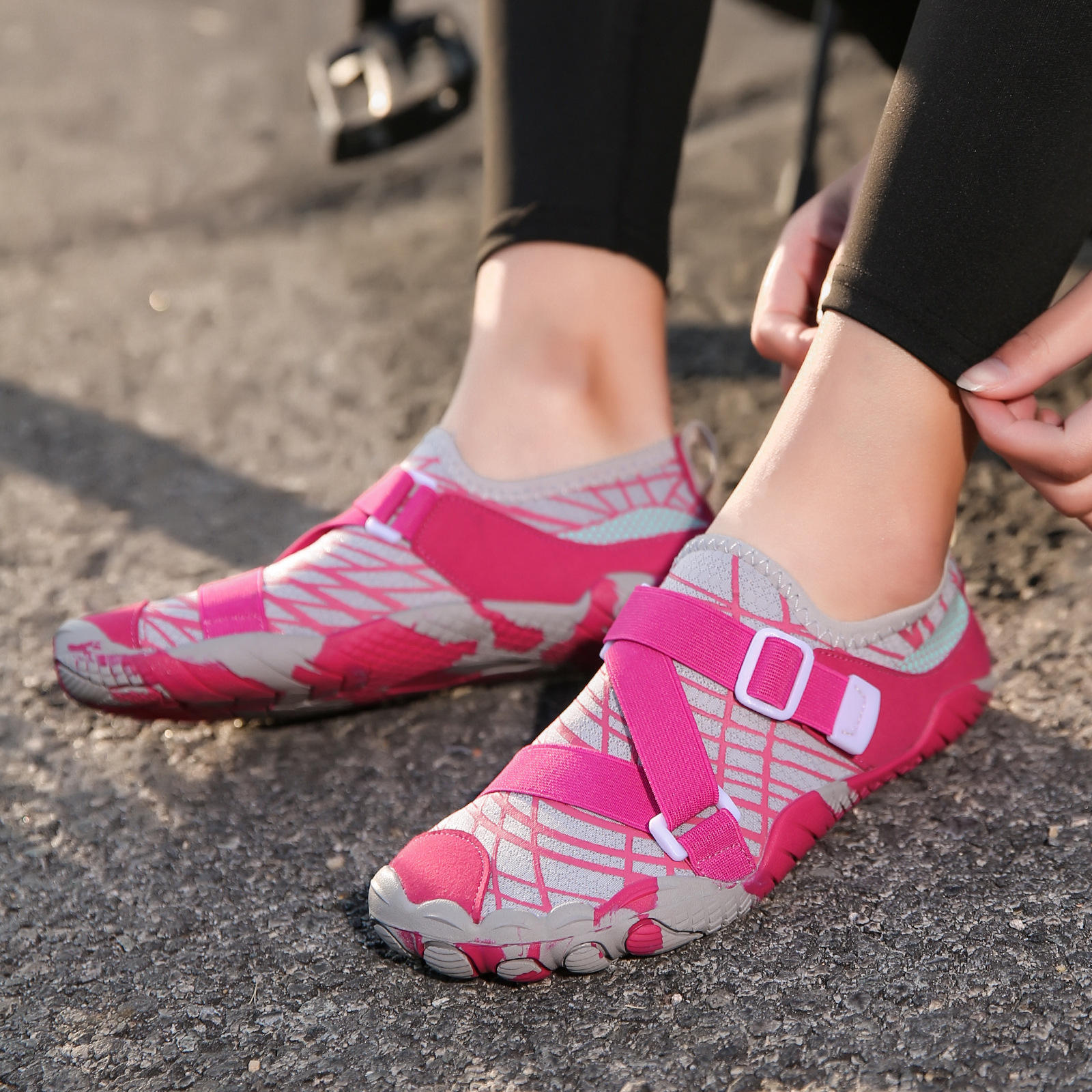 Outdoor New Five-Finger Tracing Shoes Wading Beach Shoes Barefoot Diving Shoes Swimming Fitness Cycling Hiking Shoes