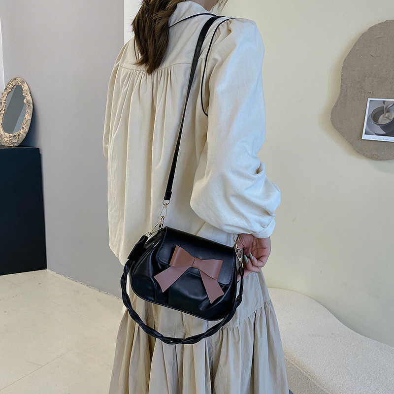 蝶結びの小さい包みの女性の2022新型のファッションのしわの雲の包みのカジュアルなファッションの麻の花の肩は斜めに包みます。|undefined