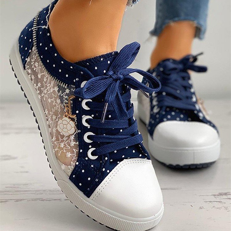 Cross-border foreign trade large size 2022 new mesh students solid color hollow casual flat canvas shoes tide a generation of hair