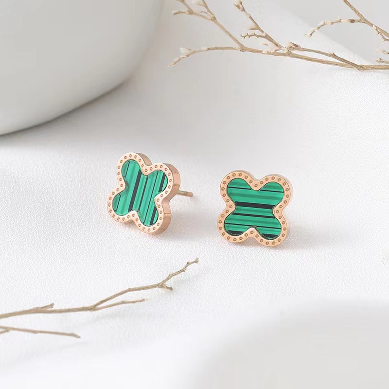 Titanium steel personality trend four-leaf clover Golden Rose gold earrings high fashion earrings wholesale net red wind earrings