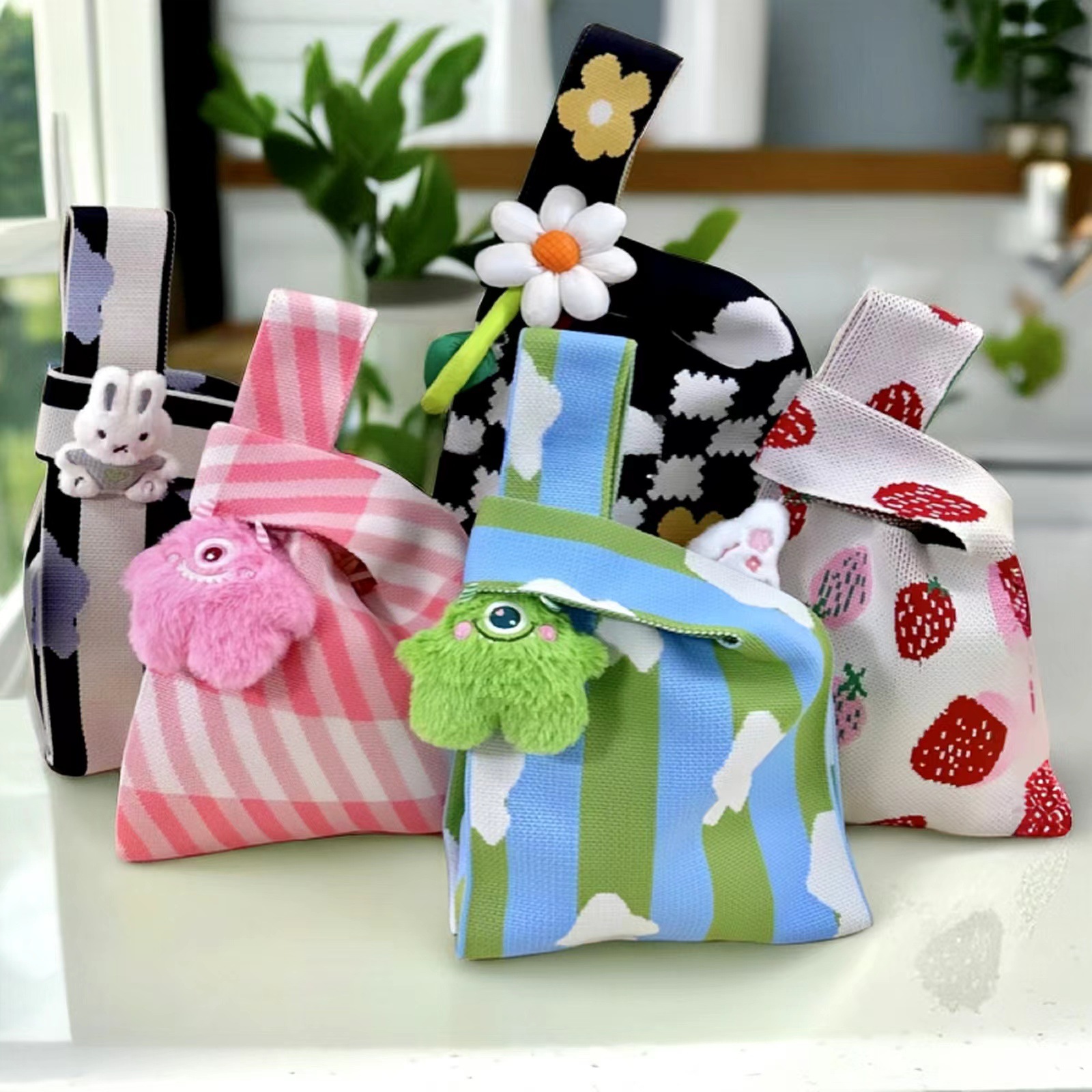 New Fashion All-match Knitted Handbag Large Capacity Bucket Bag Minimentary Tote Bag Woven Hand Gift Bag