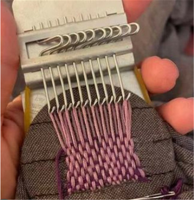 Cross-border spot small knitting machine tools DARNING manual personalized knitting machine mini version loom manufacturers