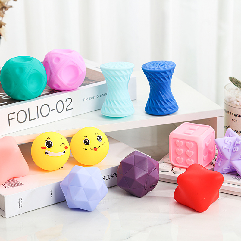 Newborn Gift Infant Hand Grab Ball 0-3 Baby Touch Ball Massage Water Play Toy Ball Bite Boiled