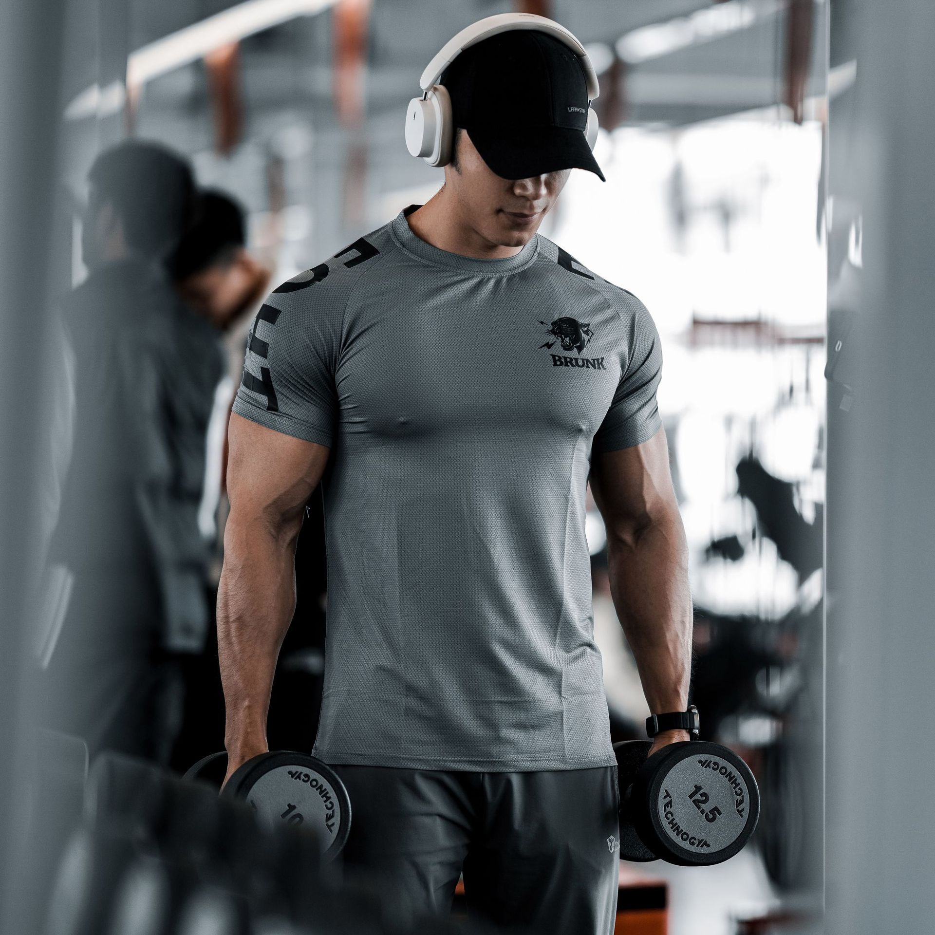 2023 Spring and Summer New Men's Sports Leisure Running Exercise Fitness Quick-drying Slim-fit Elastic Ice Short-sleeved T-shirt