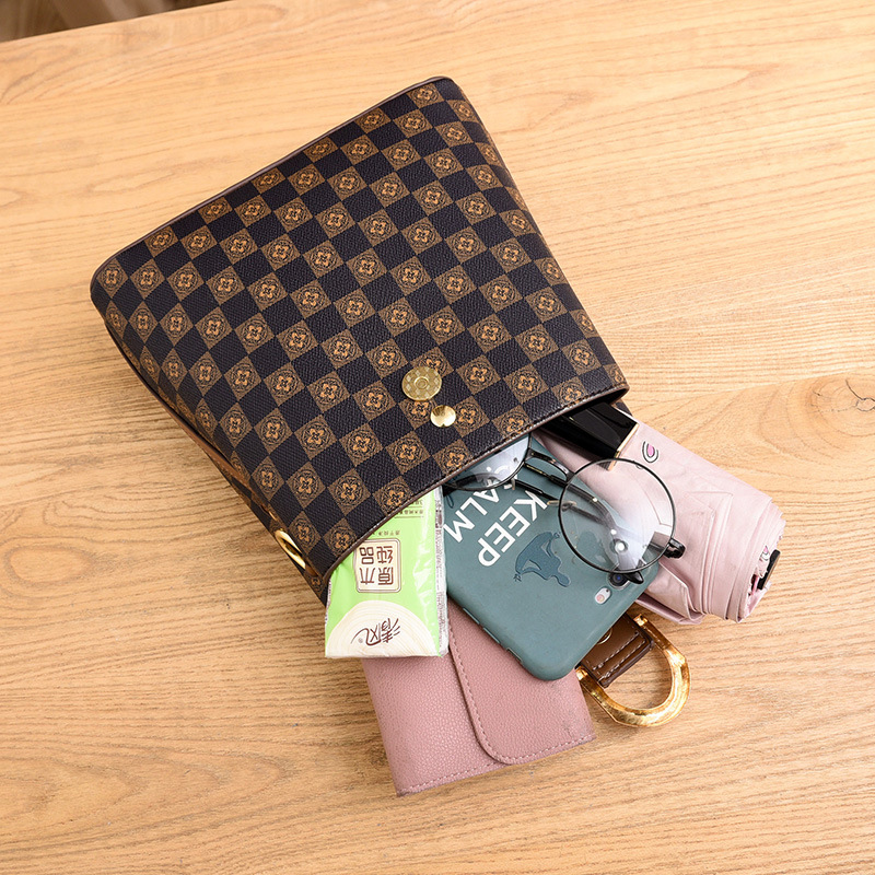 Wholesale Fashion Portable Small Bag Women's New Bucket Bag Simple Commuter Women's Bag Textive Shoulder Crossbody Bag