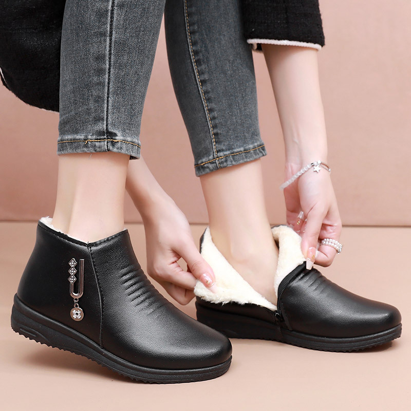 Winter Mother Shoes Old Men's Cotton Shoes Soft Sole Middle-aged Ankle Boots Women's Fleece-lined Warm Boots Flat Middle-aged Cotton Leather Shoes