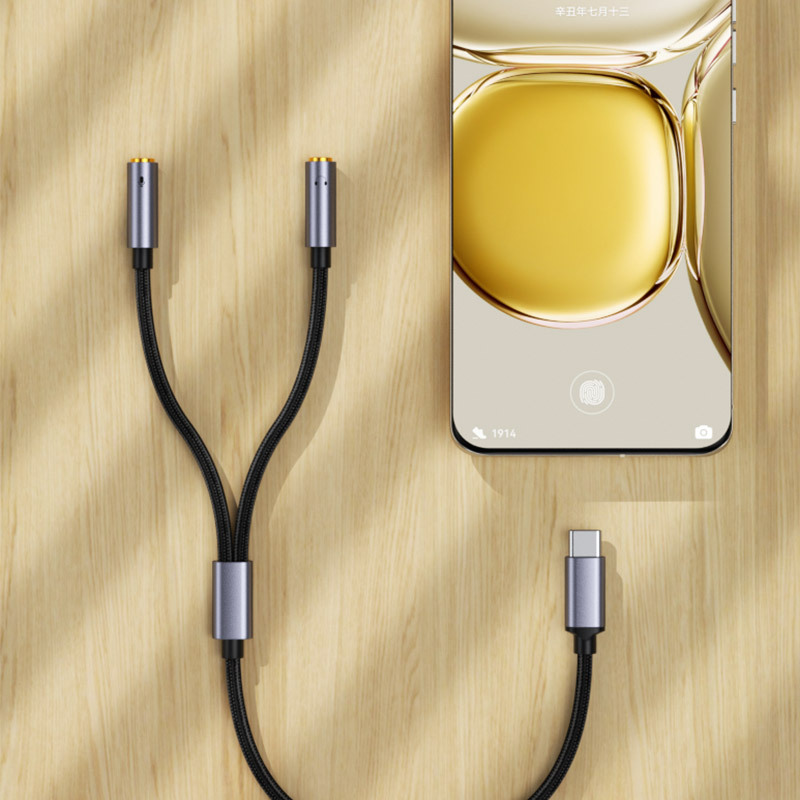 typec One-Two-in-Two Adapter Two-in-One Audio Line Microphone Headset Adapter Adapter One-Two 3.5