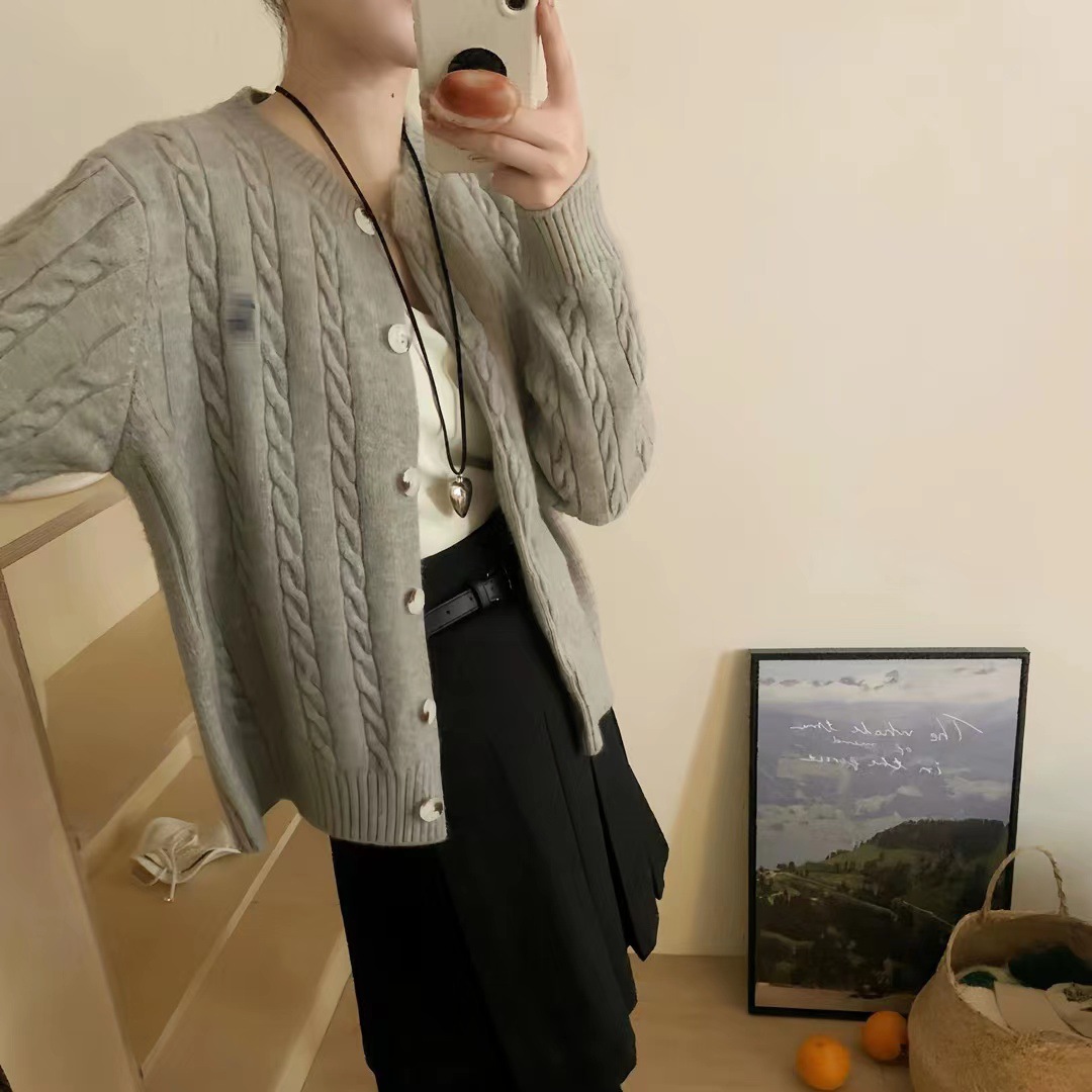 2024 New Autumn and Winter Korean Twist Cardigan Academy Style Sweet Age-reducing Fashion All-match Round Neck Knitted Top