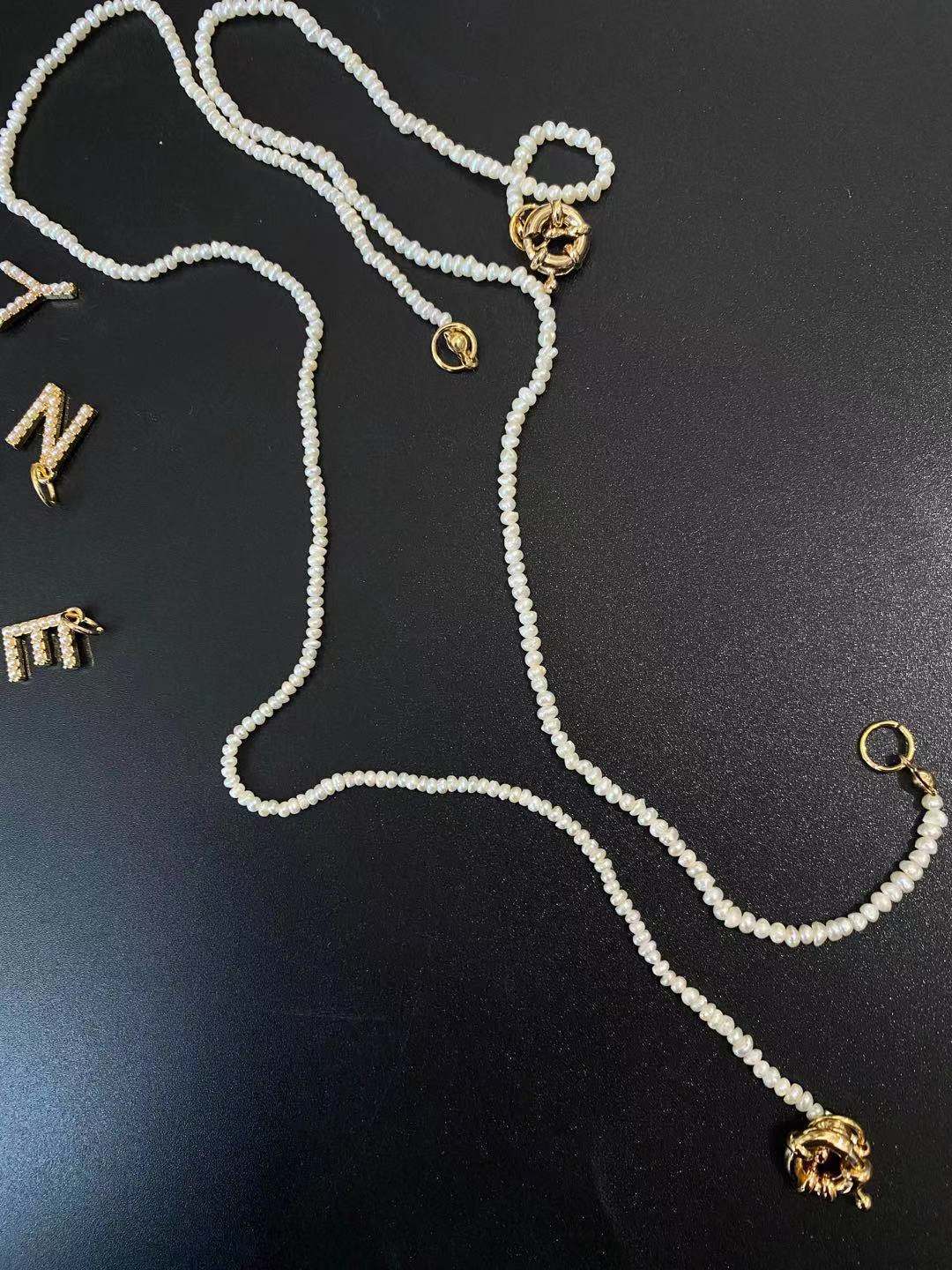 Meiyu European and American New Irregular Small Freshwater Elegant Pearl Necklace Simple Letter Personality Retro Clavicle Chain