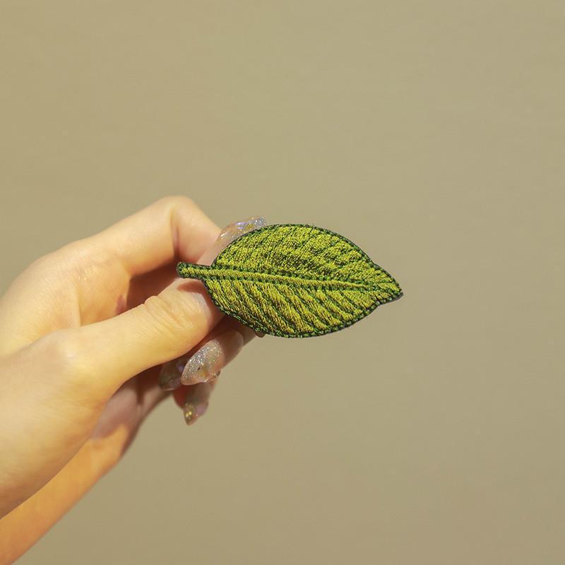 Feuilles brodées ! Épingle à cheveux fraîche ! Pince à frange exquise sur le front Pince à cheveux latérale en feuille de haute qualité Épingle à cheveux cassée_voghion.com