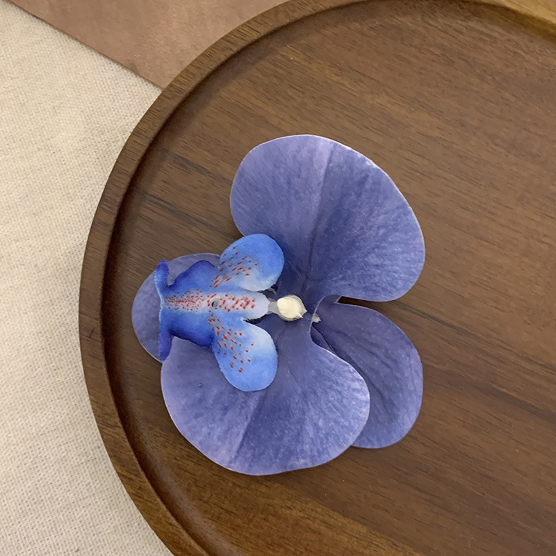 Wearing flower phalaenopsis side clip hairpin in this world, atmosphere feeling, photo, hair clip, seaside holiday hair accessories, headdress_voghion.com