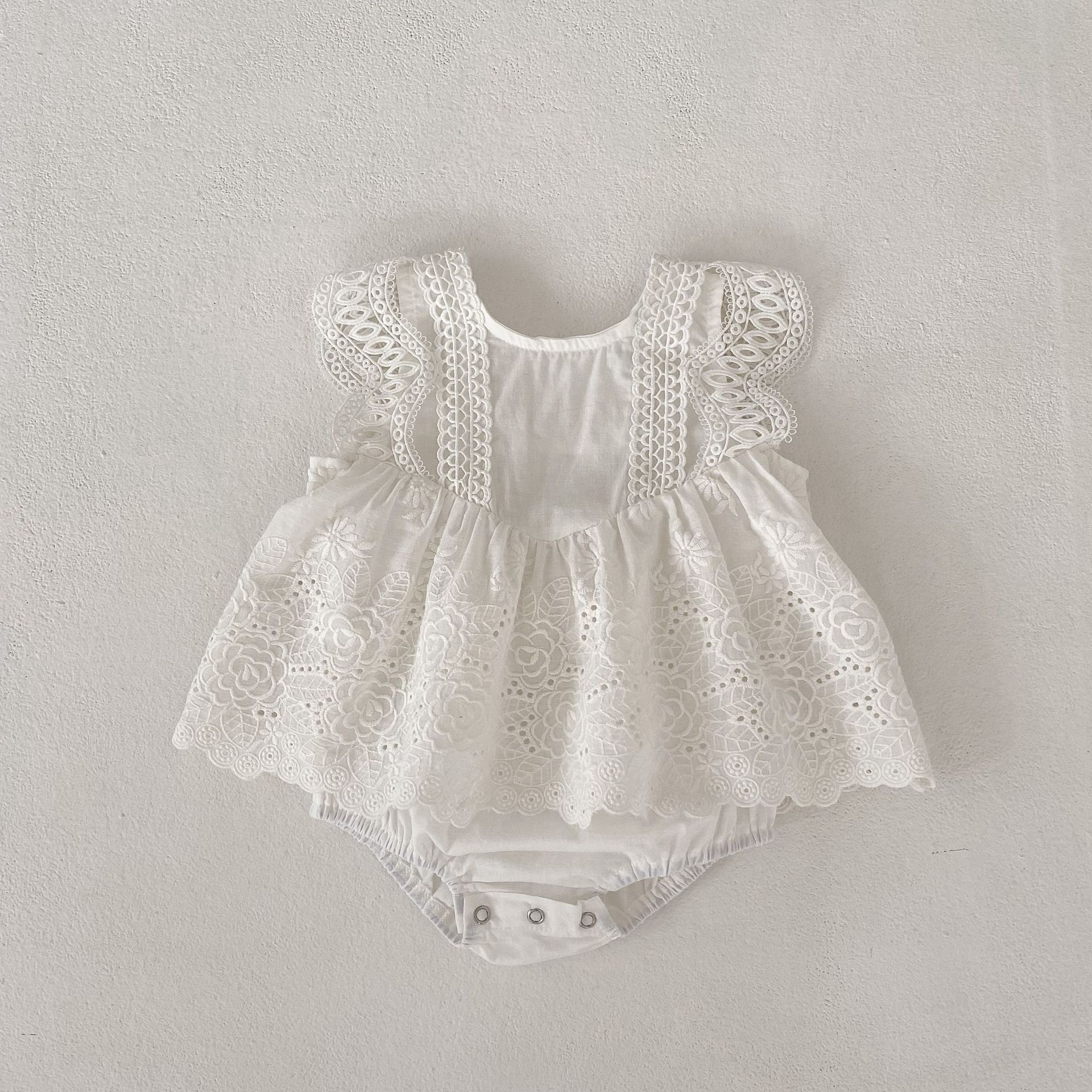 ins Summer Girl's Baby Baby Solid Color Lace Hollow Embroidered Triangle Hallout Dress Jumpsuit Climbing Suit