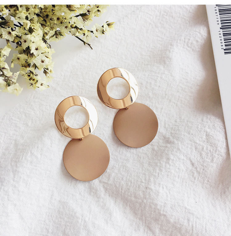 Japanese and Korean Popular Minimalist Arc Geometric Earrings, Elegant Minimalist Hollow Ring Pendant Earrings for Women