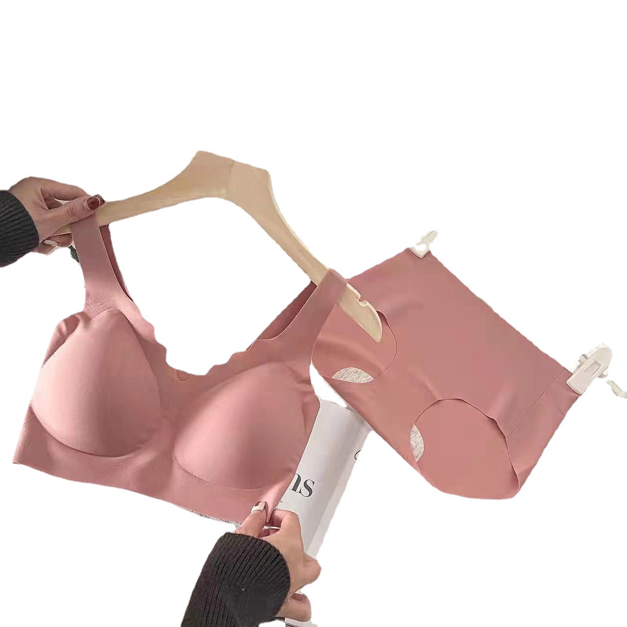 Dámská sada s pevnými košíčky, bez značky, bez velikosti, dárková krabička, spodní prádlo bez ocelových kroužků, push-up sportovní latexová podprsenka_voghion.com