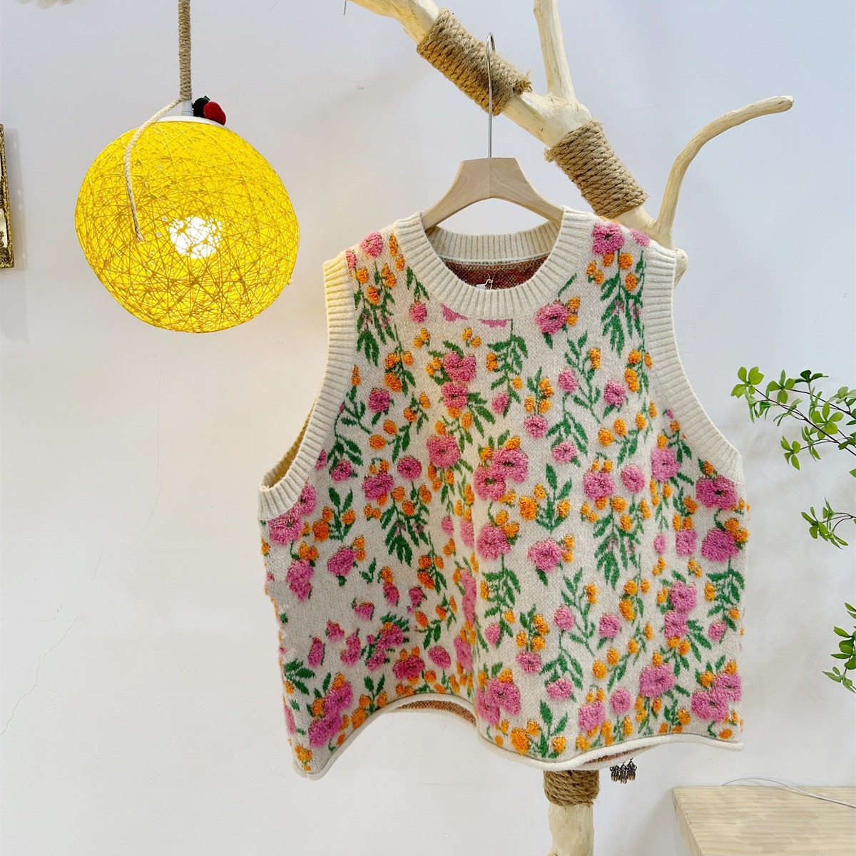 Sleeveless Three-dimensional Floral Knitted Vest Women's Spring 2023 New Style Lazy Style Loose Age-reducing All-match Stacked Vest