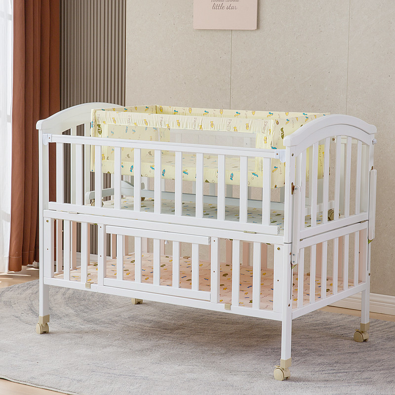 Solid wood crib baby bed baby bed newborn baby bed cradle bed splicing bed can be used as a gift