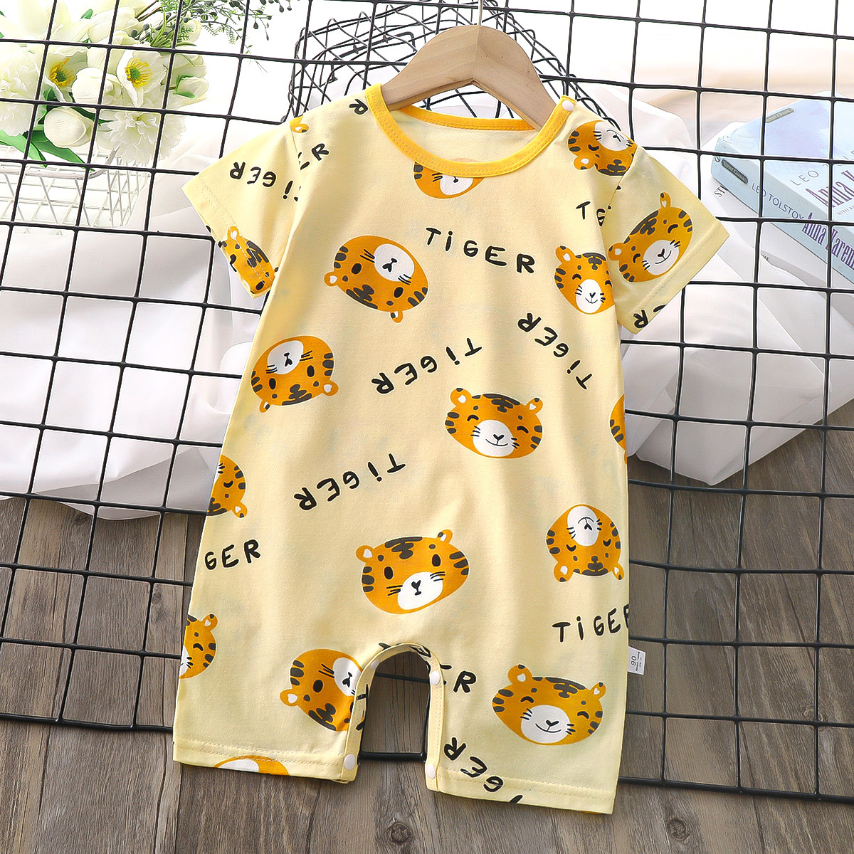 H05-Short Climbing Tiger Head