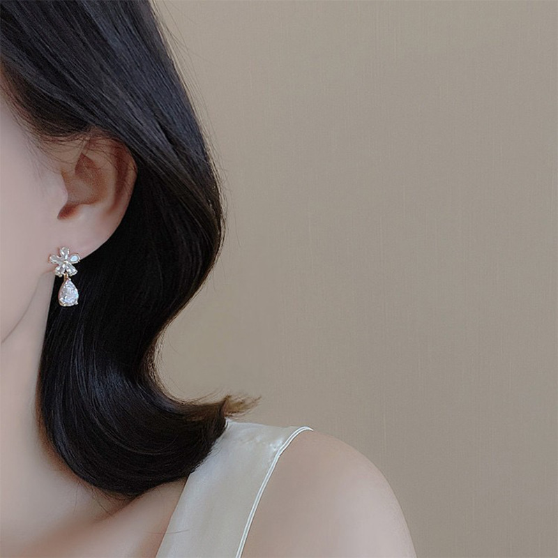 S925 silver needle water drop crystal flower earrings female temperament niche light luxury high-end design ear studs earrings wholesale