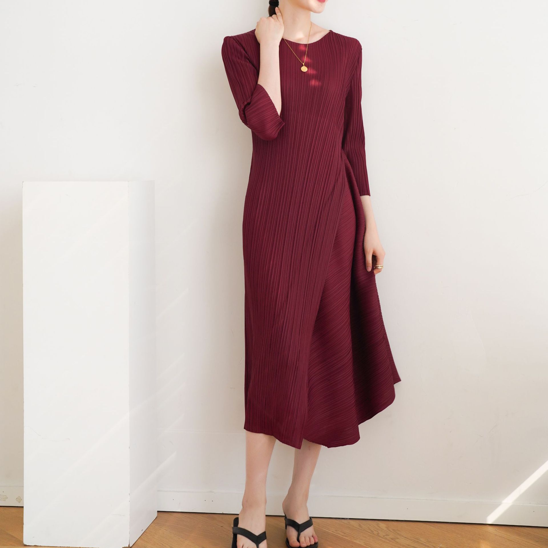 High-end fabric 2024 autumn and spring high-end pleated fashionable irregular loose large-size seven-quarter sleeve round neck dress