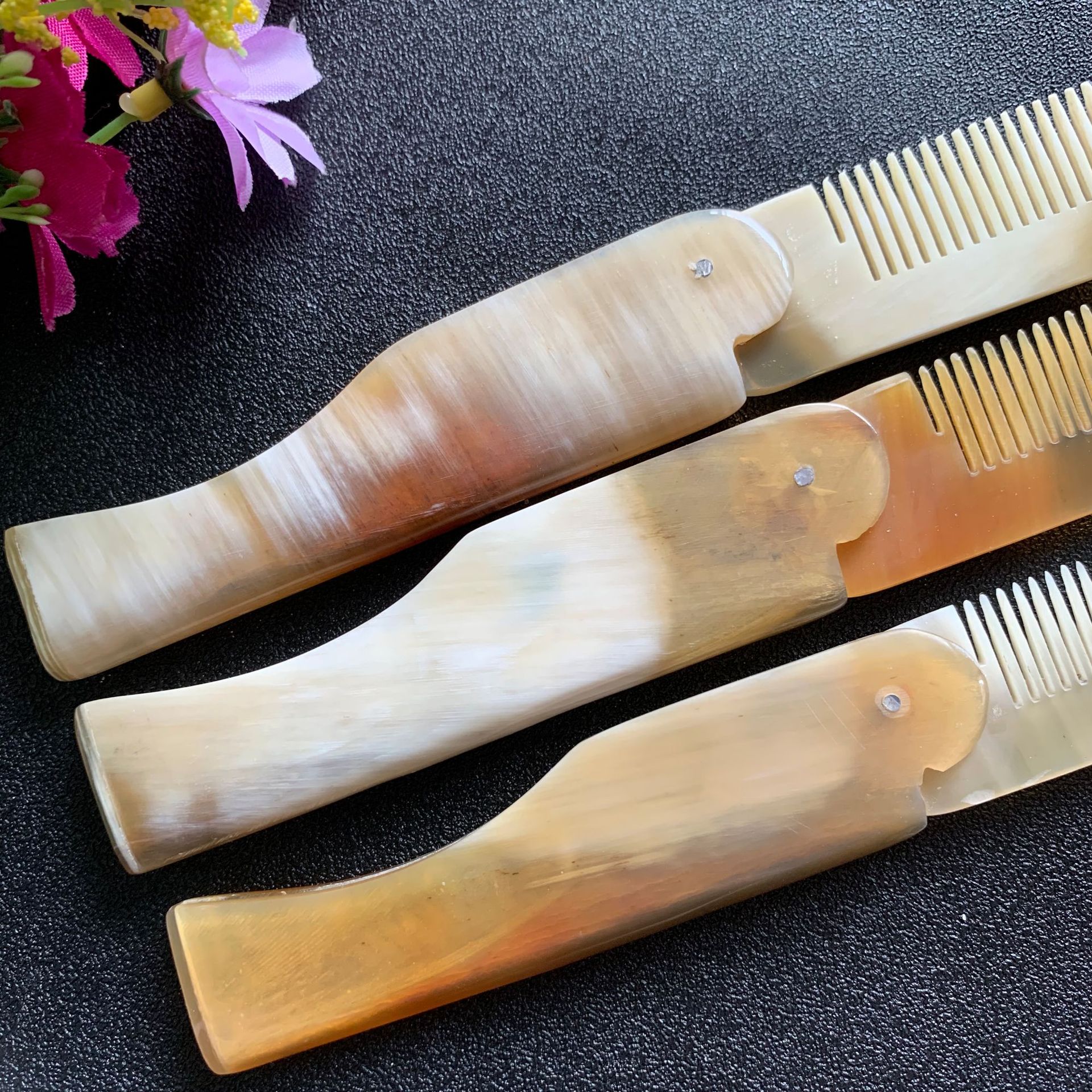 Weida combing industry horn comb folding comb easy to carry tourist attractions stalls recommended horn comb manufacturers