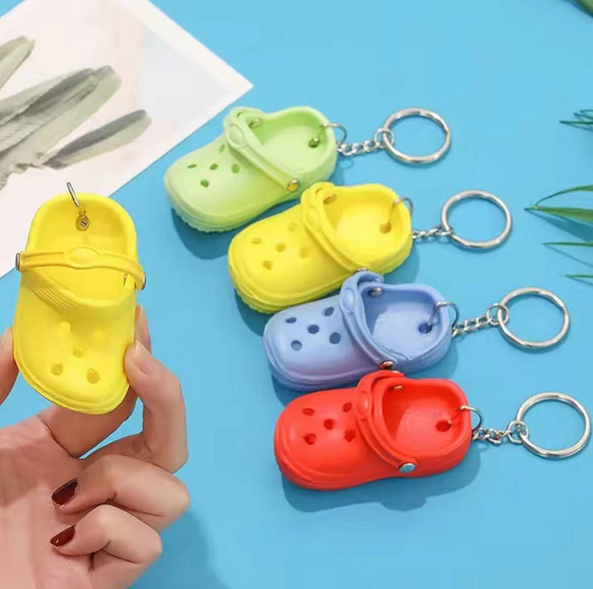 Cross-border temu new keychain pendant slippers accessories mini hole shoes small shoes buckle backpack pendant ornaments