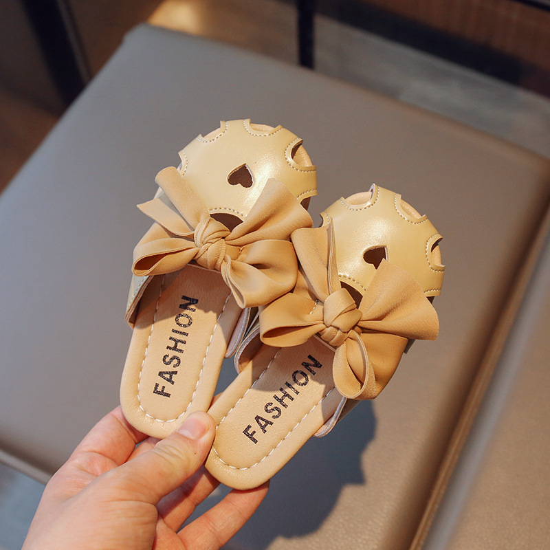 Girls' slippers 2023 Summer new Korean style fashionable outer wear closed toe slippers non-slip soft bottom little girl sandals fashion