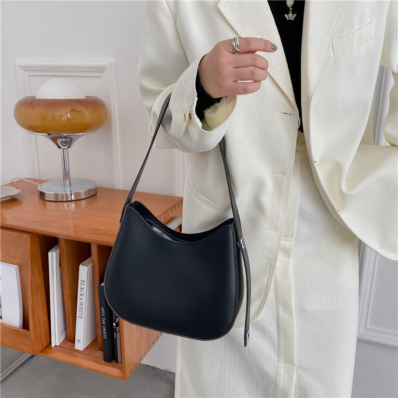 Urban Simple Fashion Soft Noodles Women's Bag 2022 Autumn New Elegant Retro Korean-style Harajuku Shoulder Baguette Bag