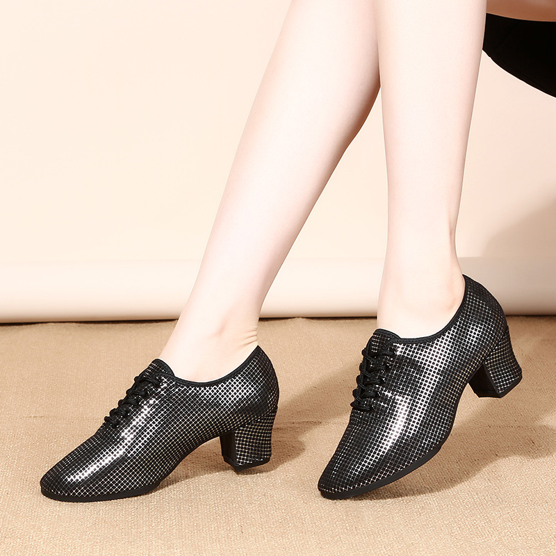 Spring and Summer Four Seasons Square Dance Shoes Latin Dance Shoes Women's Adult Soft Sole Teacher Shoes Cloth Dancing Shoes Modern Dance Shoes