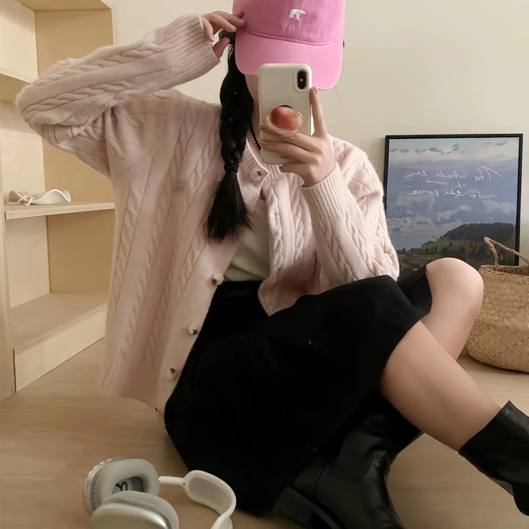 2024 New Autumn and Winter Korean Twist Cardigan Academy Style Sweet Age-reducing Fashion All-match Round Neck Knitted Top