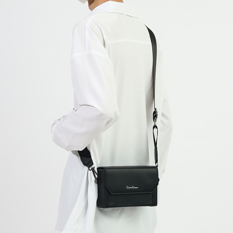Men's Messenger Bag 2023 New Simple Mobile Phone Bag Fashion Brand Small Square Bag Fashion Shoulder Crossbody Bag Live Cross-Border