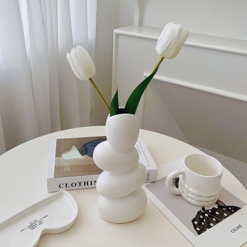 Creative ceramic vase with an Instagram style, light luxury, high-end, irregular pebble home decoration, living room flower arrangement, entryway decoration