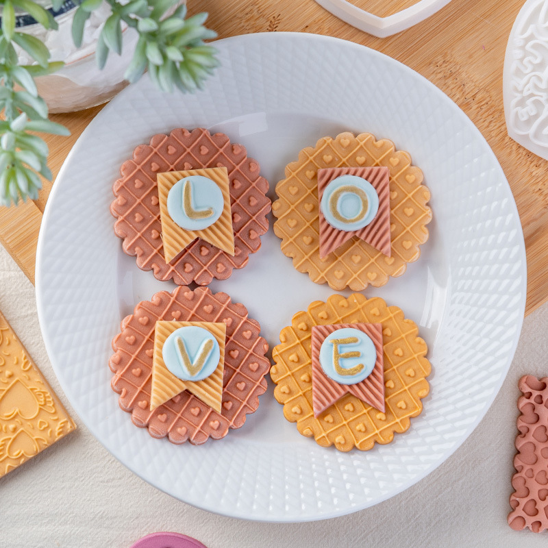 Cross-border Valentine's Day sugar cookie mold English letters geometric love pattern three-dimensional embossing mold baking tools