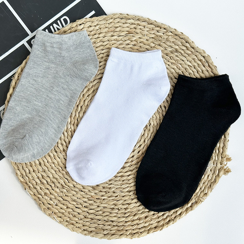 諸及び靴下の卸売りの白黒の灰色の純色のショートソックスの春と秋の走る量のショートソックスの通気性の男性の靴下の越境|undefined