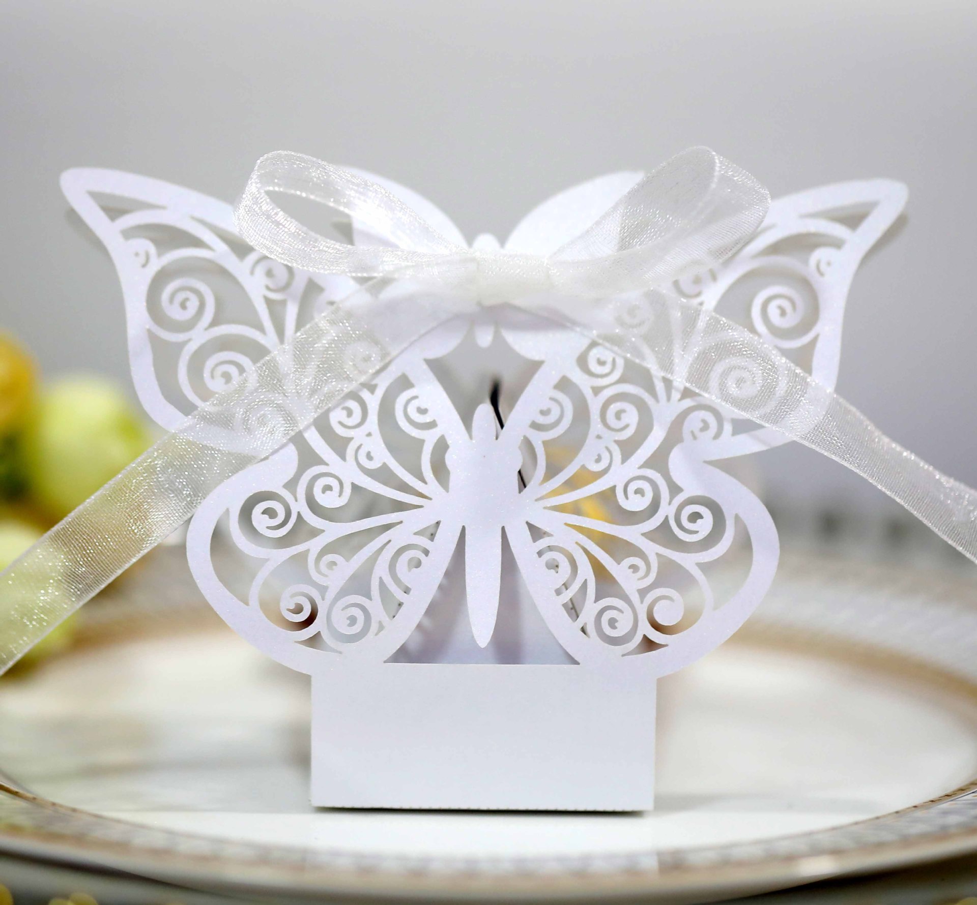 Amazon European wedding candy box chocolate box laser hollow pink butterfly candy box spot wholesale