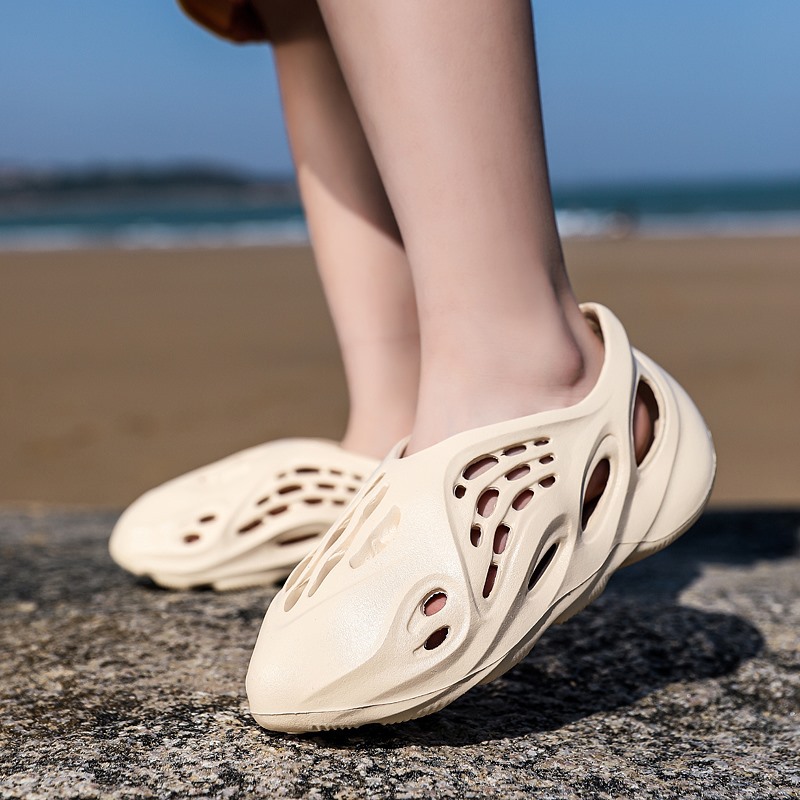 Foreign Trade Children's Shoes Children's Coconut Hole Shoes Summer New Large Children's Small and Medium Children's Soft Bottom Breathable Sandals and Slippers Beach Shoes